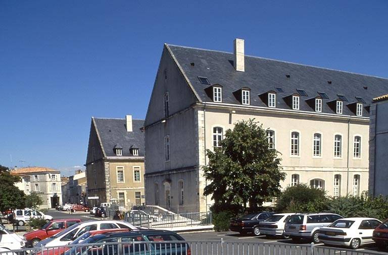 Bâtiments principaux vus depuis le sud-ouest.