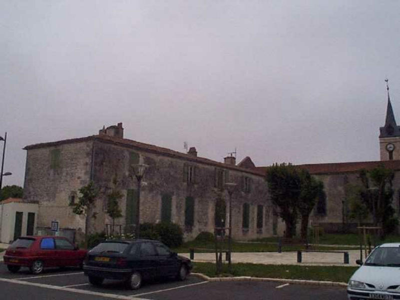 Presbytère et église, vue générale