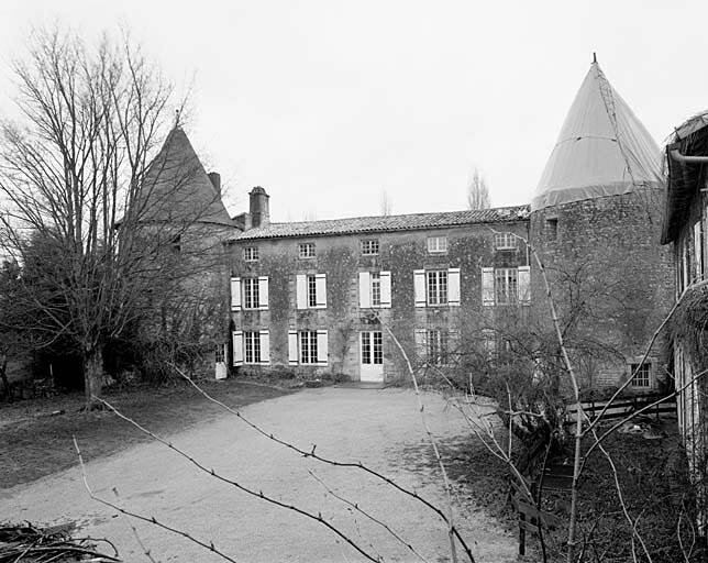 Logis, élévation antérieure sur la cour.