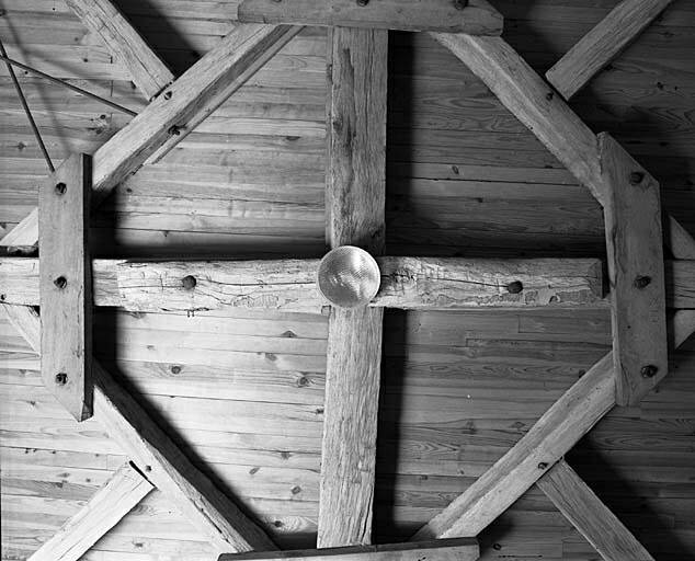 Logis, deuxième étage, enrayure de la charpente de la tour sud-ouest, détail.