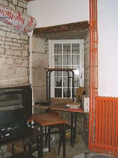 Logis, intérieur de la tour sud-est, rez-de-chaussée, angle sud-ouest.