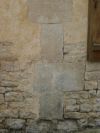 Logis, élévation latérale droite, détail du chaînage entre un ancien logis et la partie refaite en 1899.