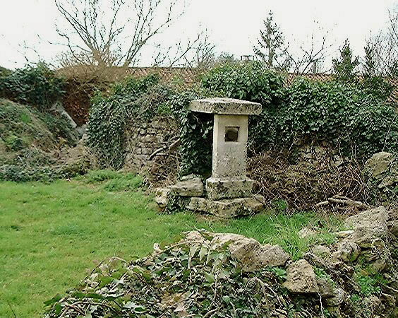Puits sur la parcelle A3 294, vue prise de l'ouest.