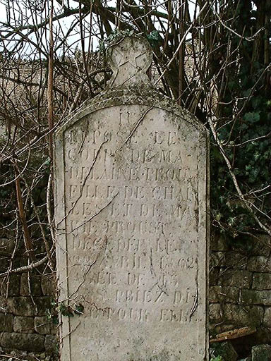 Tombeau de droite, détail de la stèle.