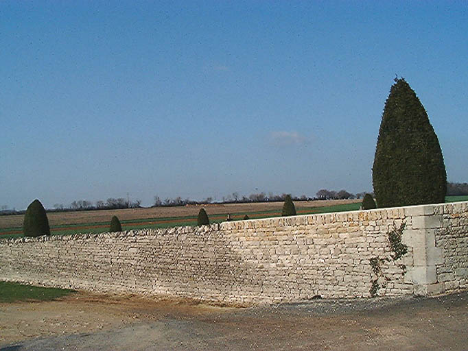 Mur de clôture sud, vue prise du sud-est.