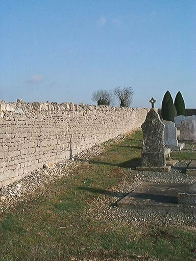 Mur de clôture nord, vue prise de l'ouest.