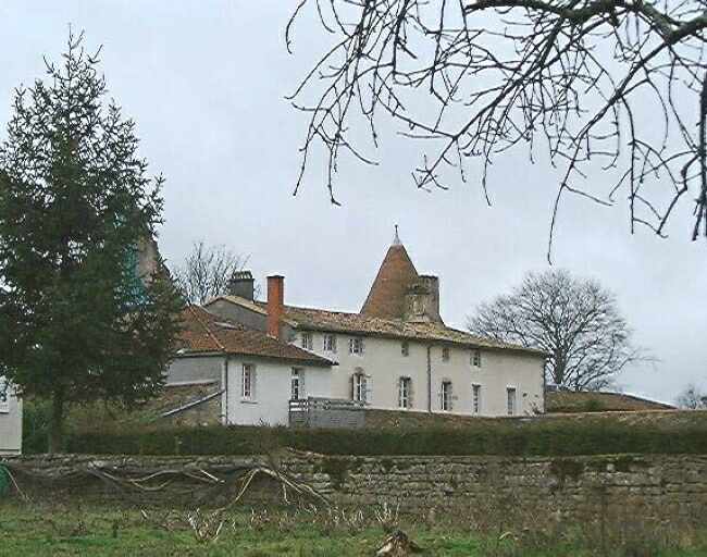 Logis, élévations postérieures vues de trois-quart depuis le nord-est.