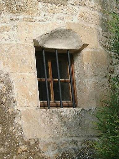 Logis, partie sud, élévation est sur cour, tour (d'escalier?), détail de l'autre baie.