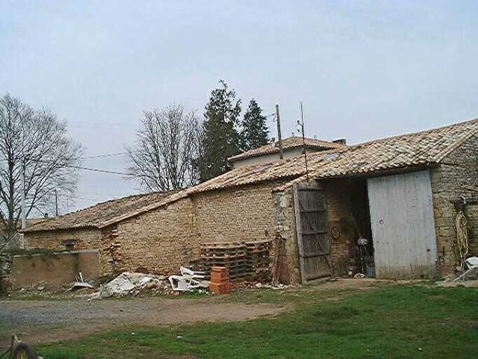 Dépendances, grange, vue prise du sud.
