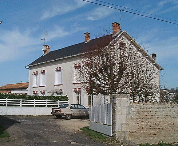 Logis, vue d'ensemble prise de l'est.