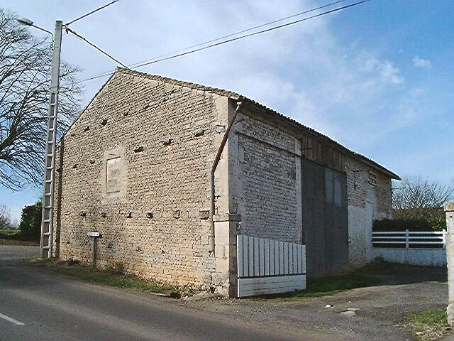 Dépendances, grange, vue prise du nord-est.