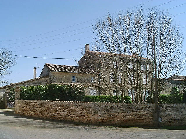 Logement principal, vue d'ensemble prise du nord-ouest.