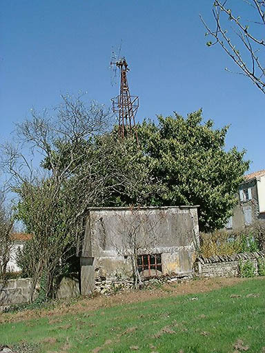 Eolienne (?), vue prise du sud.