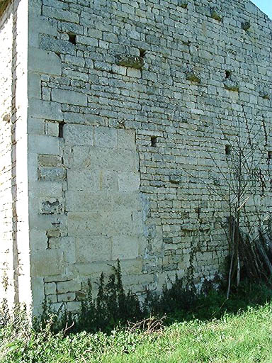 Logis, élévation latérale droite, détail des pierres indiquant la présence d'un potager.