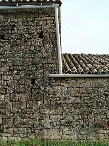 Elévations postérieures de la grange et de la dépendance qui lui est accolée, détail de la jonction entre les deux corps de bâtiment.