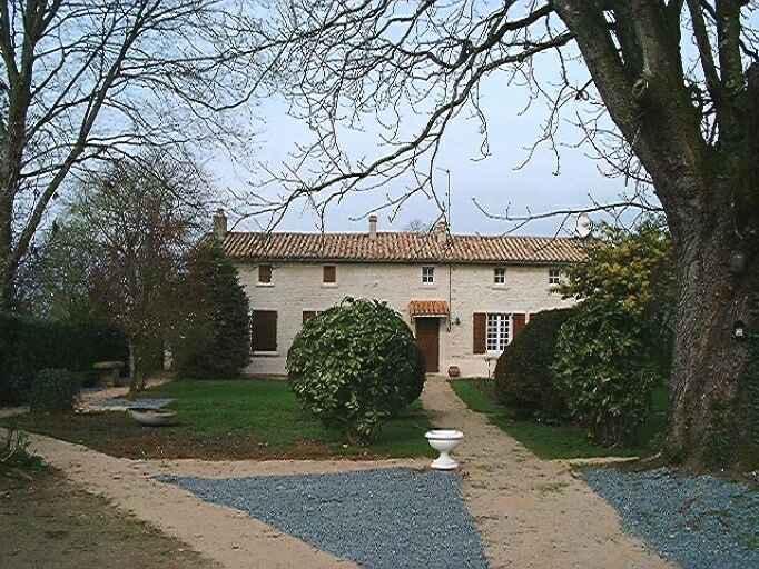 Logement de droite, élévation antérieure, vue prise du sud-est.