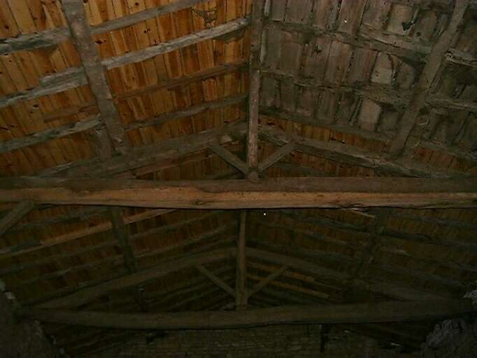 Dépendances, grange antérieure à 1822, intérieur, vue des fermes de la charpente.