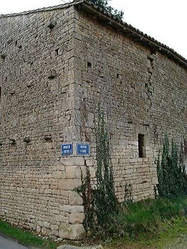 Dépendances, grange antérieure à 1822, élévations latérale droite et postérieure, détail du chaînage.