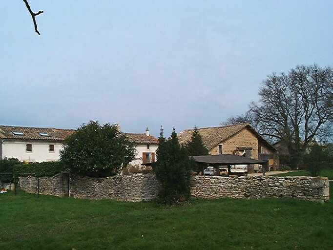 Dépendances, grange bâtie entre les deux logements, vue d'ensemble prise du sud.