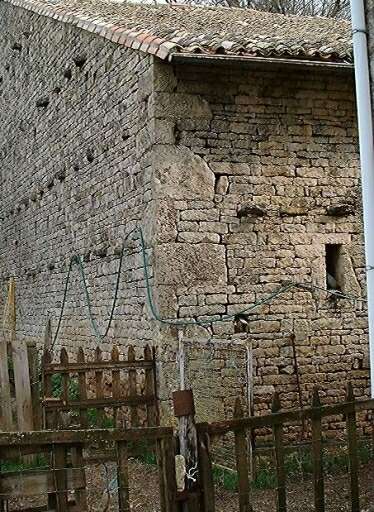 Dépendances, grange bâtie entre les deux logements, angle sud-ouest, détail du chaînage.