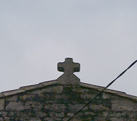 Eglise, élévation antérieure, détail de la croix.