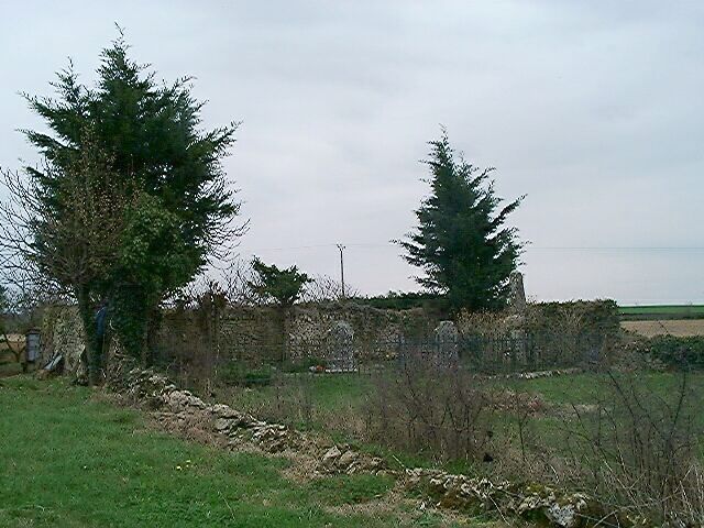 Cimetière privé de la famille Pouilloux, vue d'ensemble.