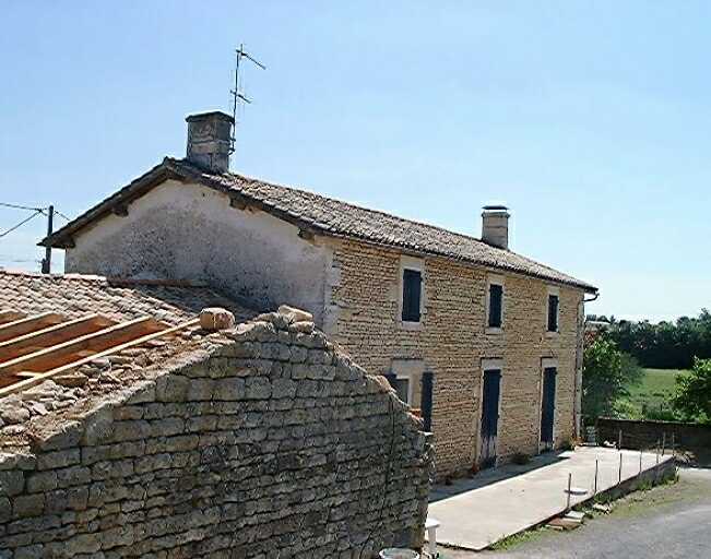 Logis, élévation antérieure, vue prise de l'ouest.