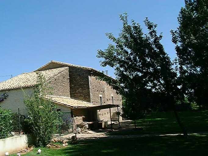 Dépendances à droite de la cour, élévation postérieure, vue prise du sud.