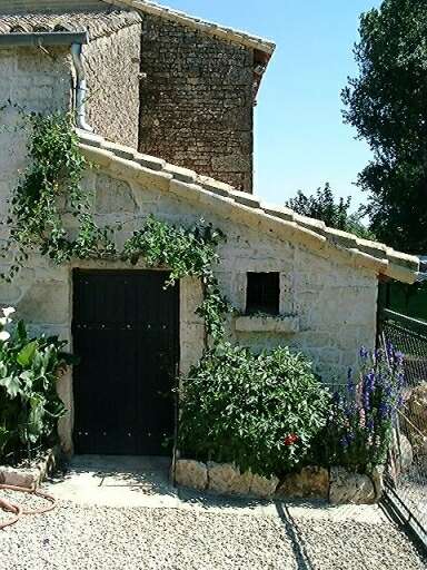 Dépendances à droite de la cour, poulailler, élévation antérieure, vue prise du sud.