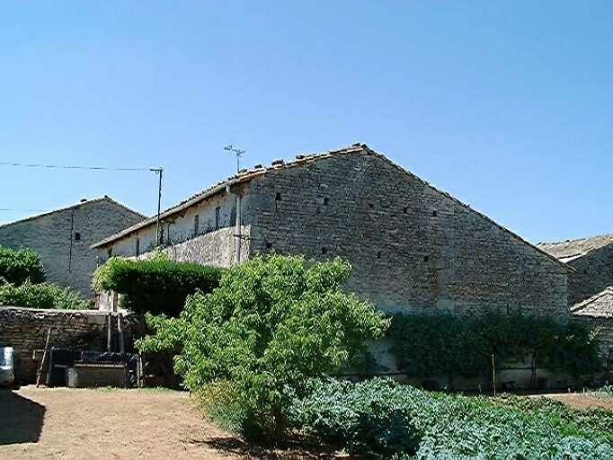 Logis et dépendances adossées, élévation latérale est.