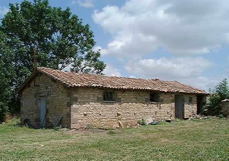 Dépendances, étable et poulailler, vue prise de l'ouest.