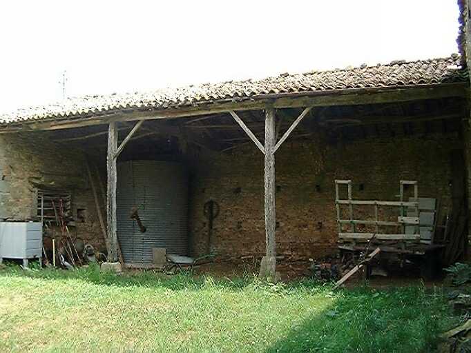 Dépendances, hangar en retour d'équerre sur la grange, vue prise de l'ouest.