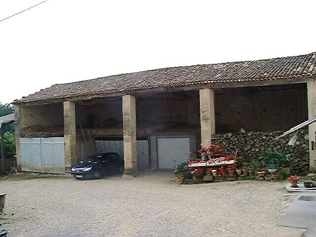 Dépendances, hangar à piles maçonnées, vue prise du nord.