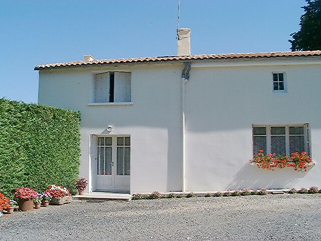 Ancienne dépendances à gauche du logement, élévation.