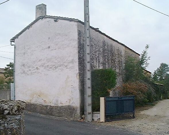Logis, élévations latérale droite et postérieure, vue prise du nord-est.