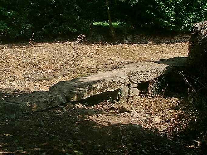 La passerelle sur un bras sec de la Belle, détail de la mise en oeuvre.