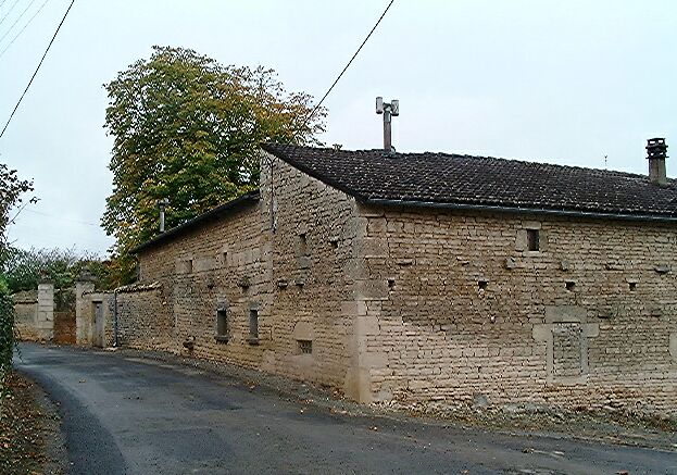 Logis et dépendances, élévations est sur le chemin de la Racaudrie et nord, vue prise du nord.