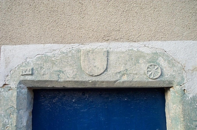 Linteau sculpté