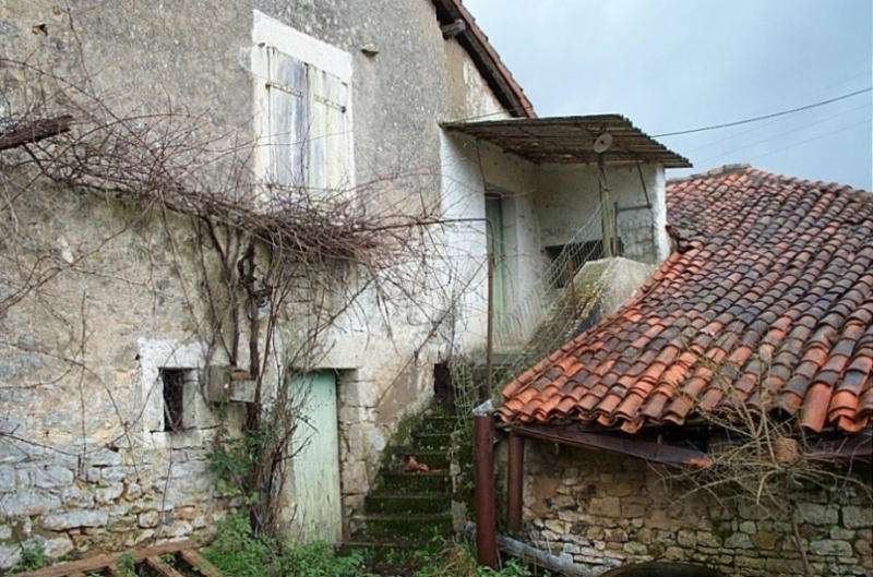 Façade du logement, escalier extérieur