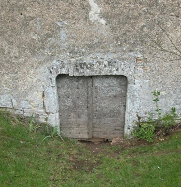 Logis, élévation latérale nord, porte de la cave