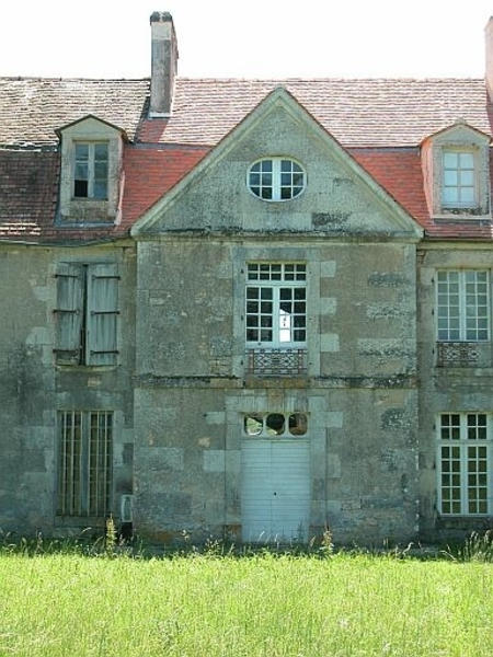 L'élévation nord du logis. Avant corps central.