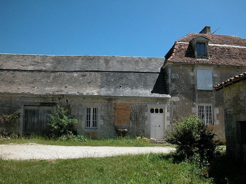 L'élévation ouest du logis et des communs.