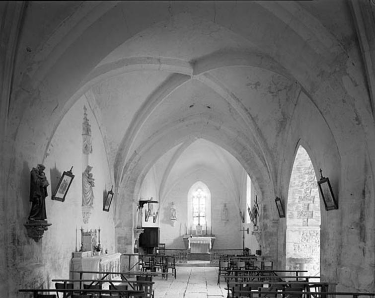 Intérieur vu vers le choeur.