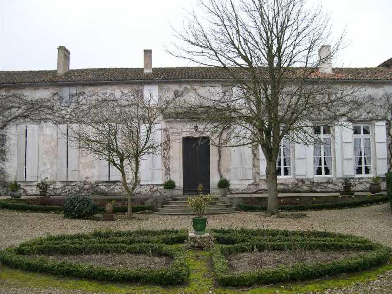 Logis, façade sur cour au nord