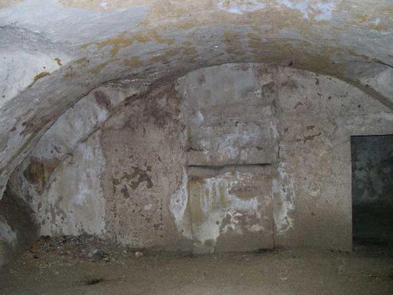 Grange à l'est de la cour principale, sous-sol