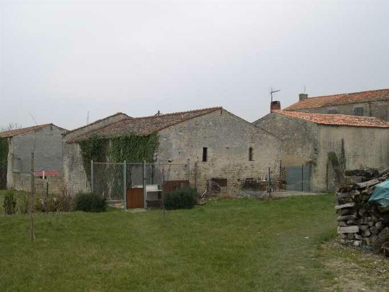 Bâtiment sud-est, dit ancienne chapelle, vu depuis le sud