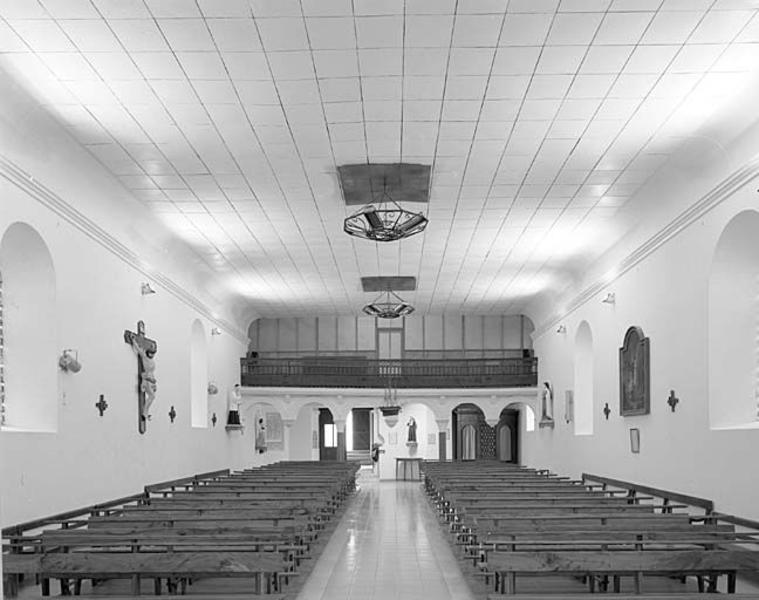 Intérieur vu vers l'entrée