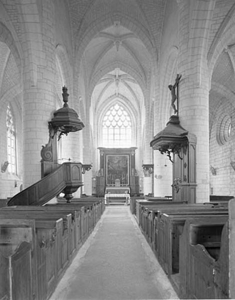 Intérieur vu vers le choeur