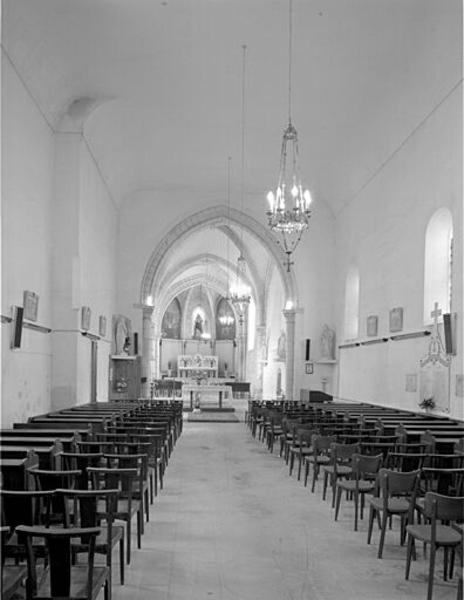 Intérieur vu vers le choeur