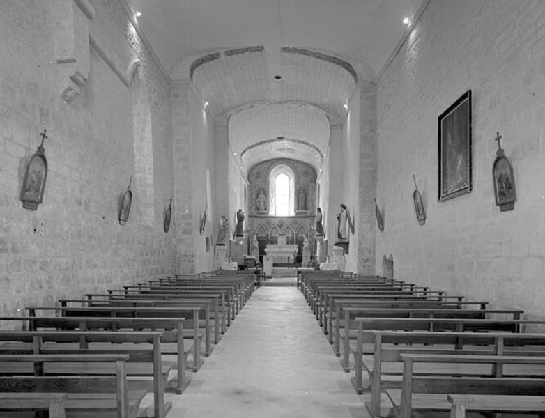 Intérieur vu vers le choeur